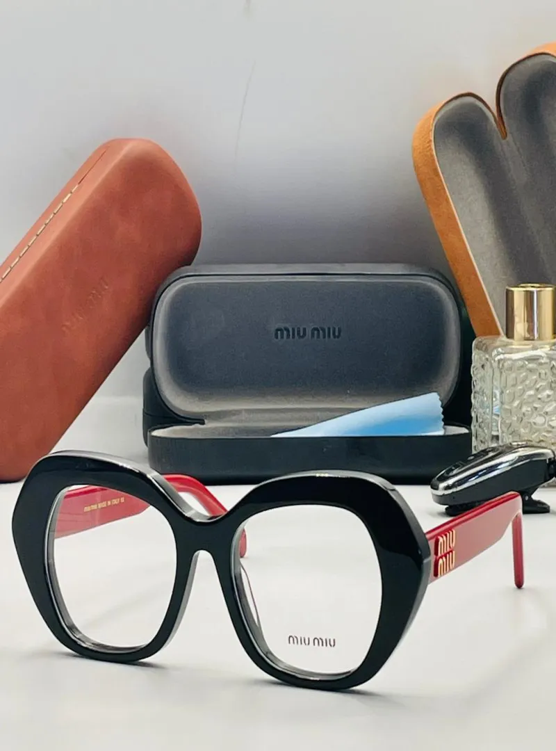 Conception de lunettes optiques , cadres simple et consultation 