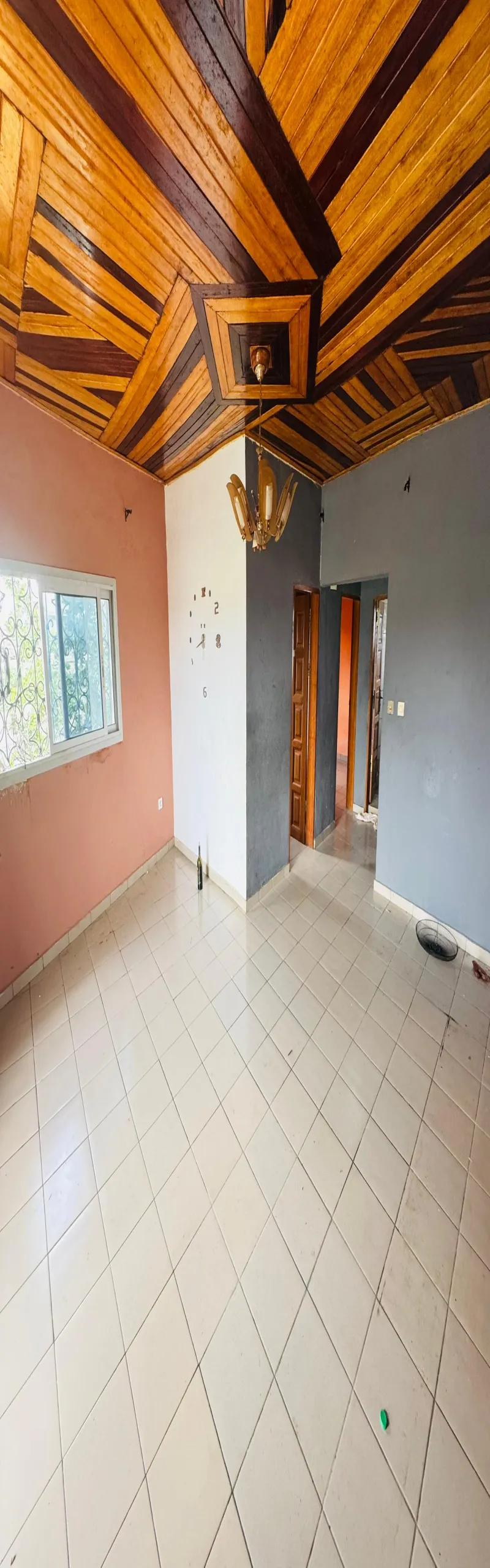 APPARTEMMENT MODERNE À L'IMMEUBLE AU PK13